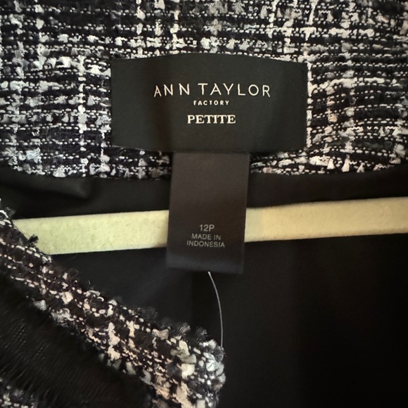 ANN TAYLOR- NWT BOLERO JACKET - Picture 2 of 10